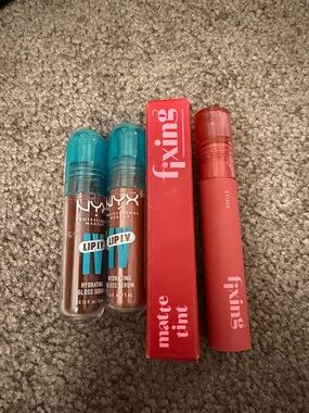 NYX Lip V. Hydrating Gloss Serum Duo with Pink Etude Fixing Matte Tint